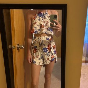 Women’s Two Piece Set! Brand: Salt + Jade - Size: Small - Color: White/Floral